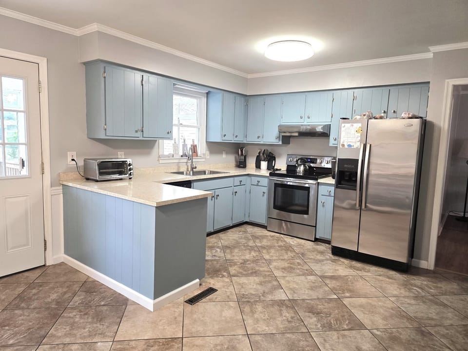 Coffee pot, Keurig, toaster and toaster oven available