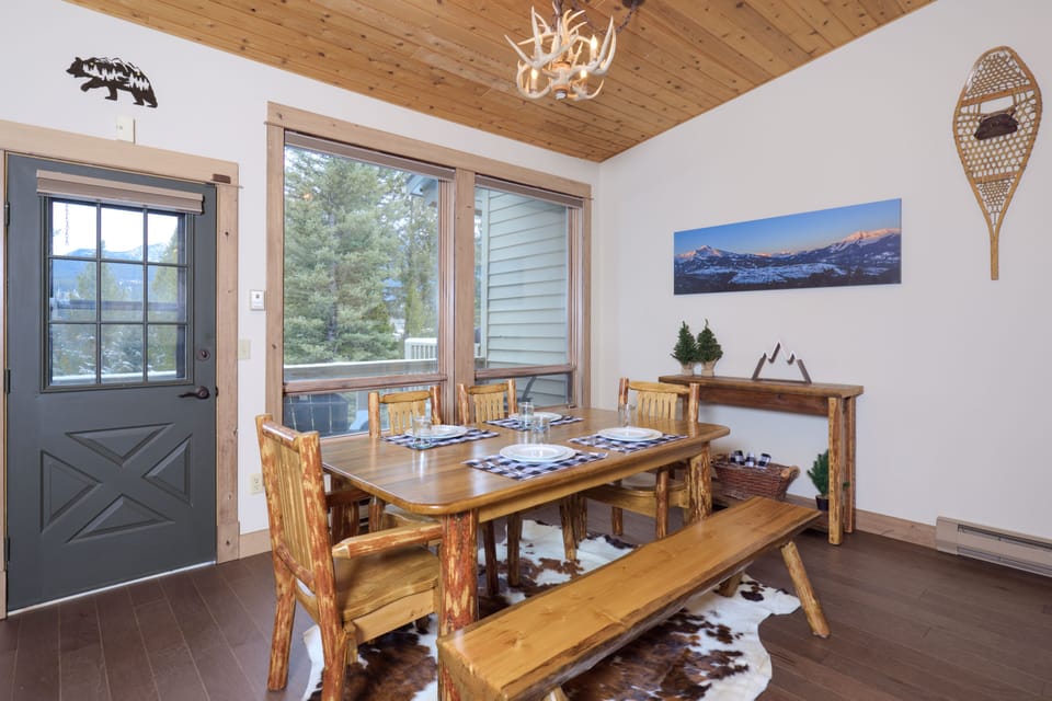 Eat dinner together | Main Level
