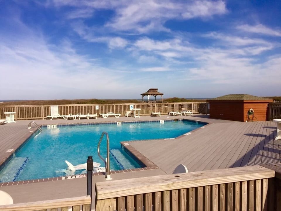 Oceanfront Pool for seasonal use