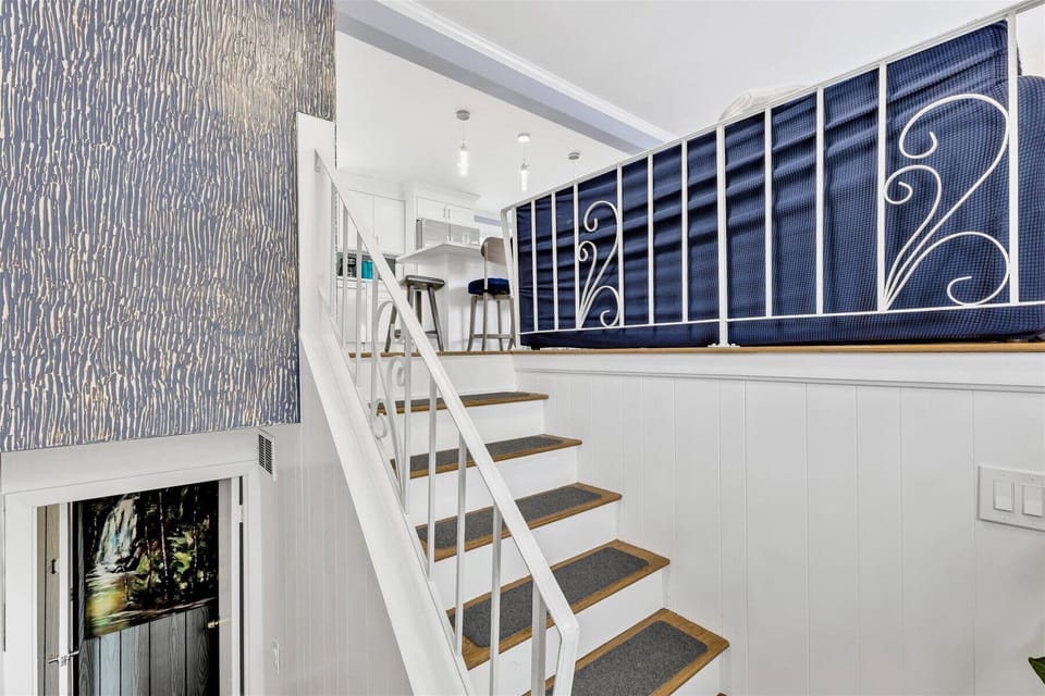 Entrance / Stair up/ Down