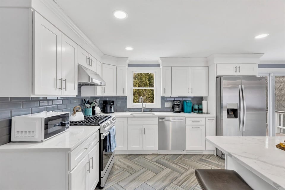 Full kitchen