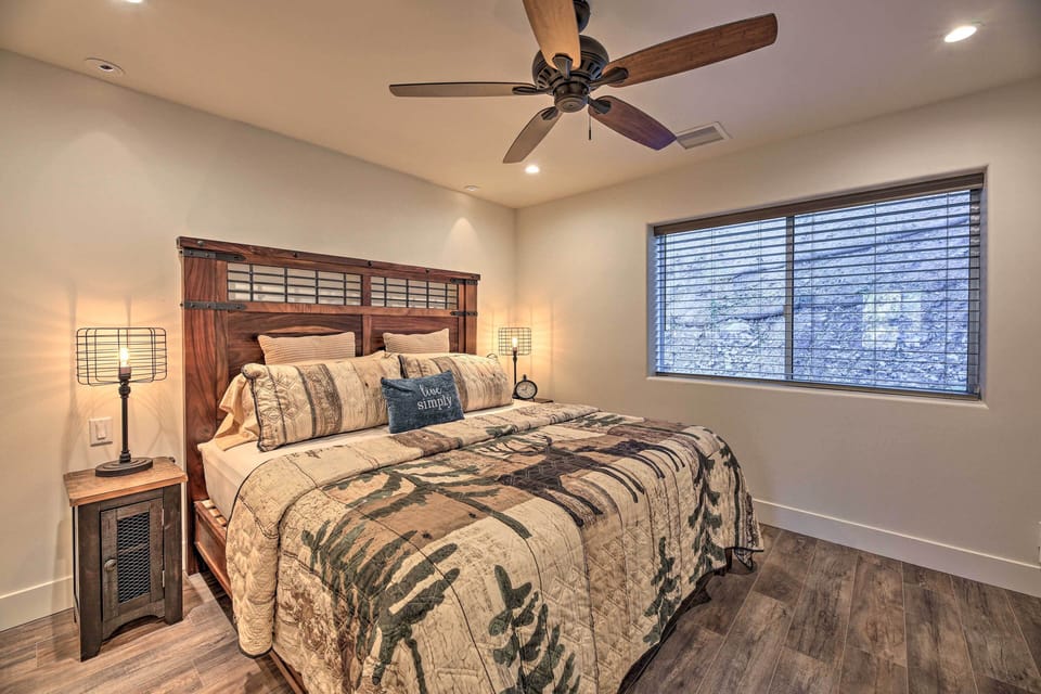 Bedroom | King Bed | Linens Provided