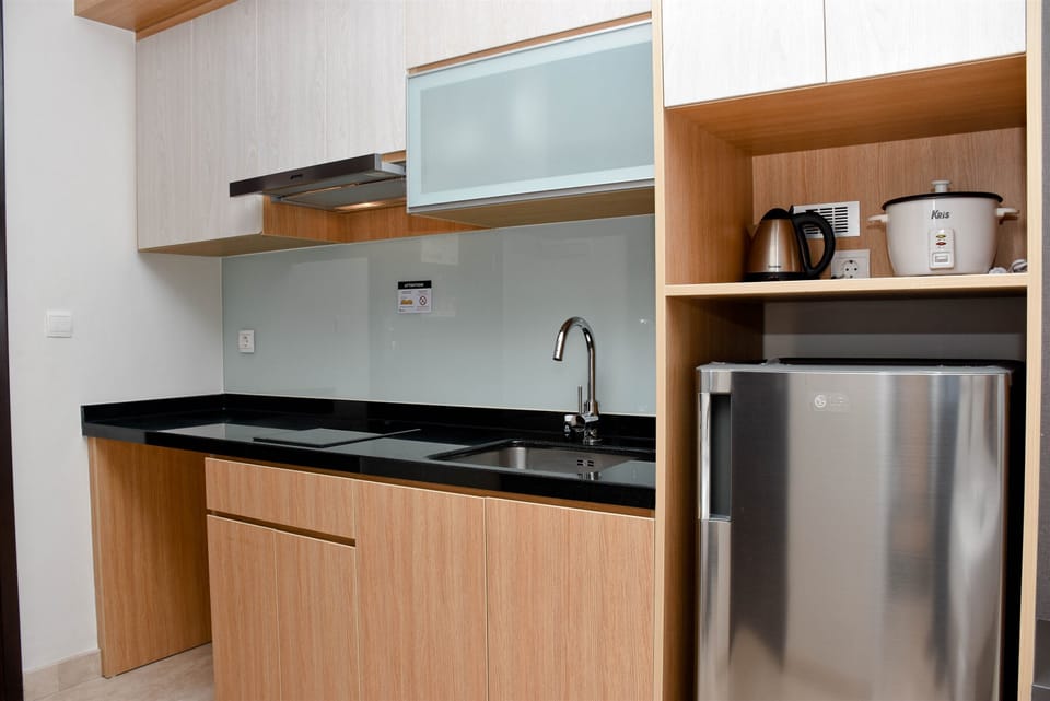 Room | Private kitchen | Fridge, stovetop, cookware/dishes/utensils