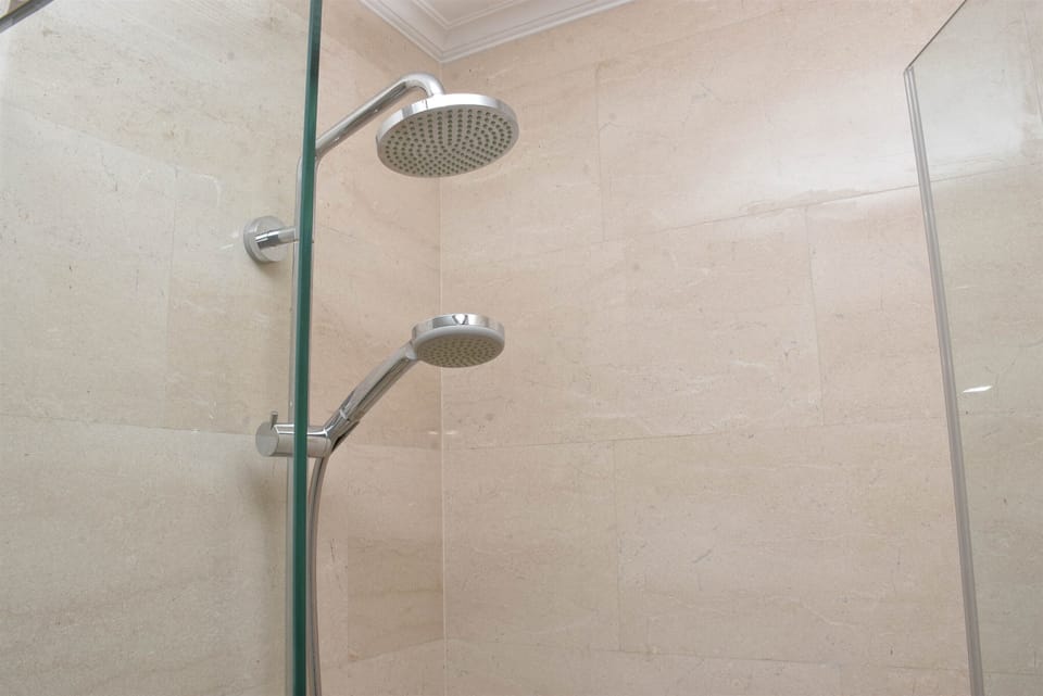 Room | Bathroom | Shower, free toiletries, towels