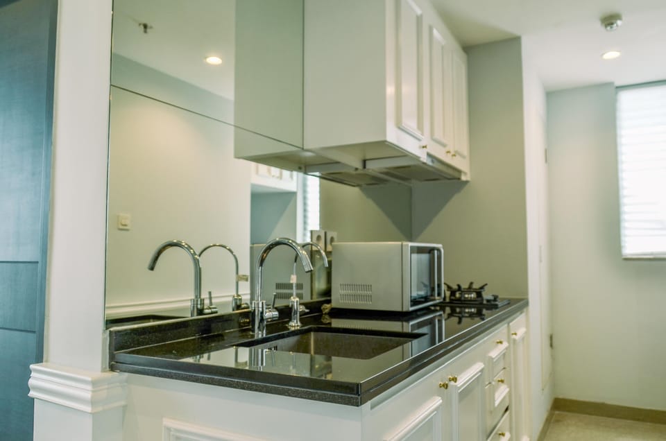 Room | Private kitchen | Fridge, stovetop, cookware/dishes/utensils