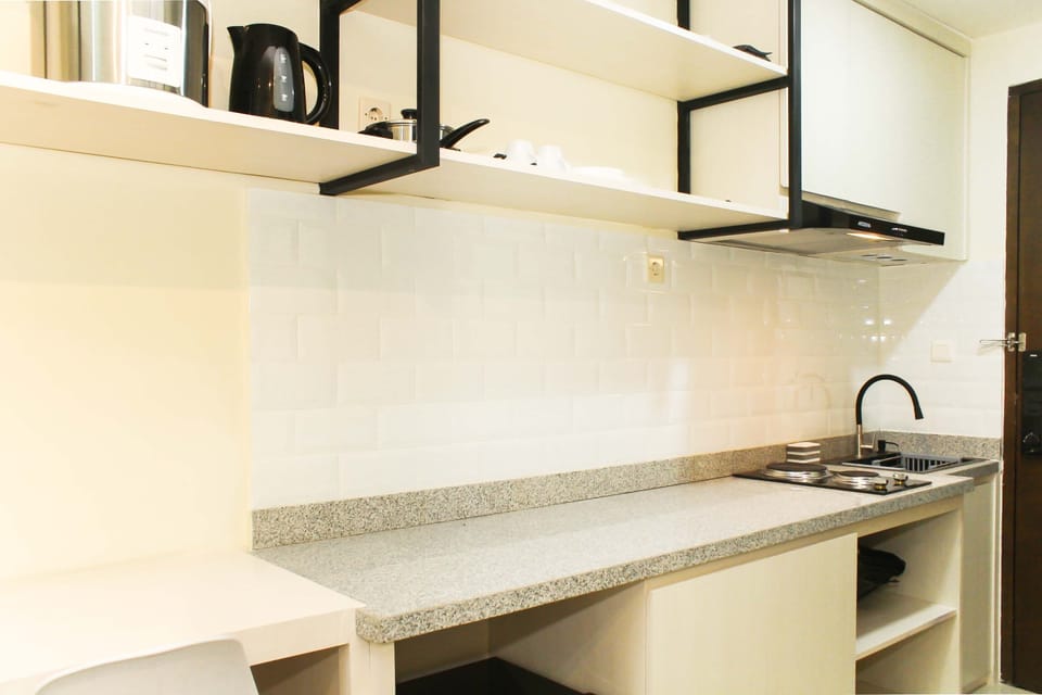 Room | Private kitchen | Fridge, stovetop, cookware/dishes/utensils