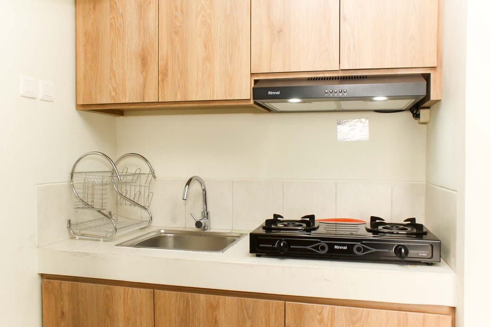 Room | Private kitchen | Fridge, stovetop, cookware/dishes/utensils