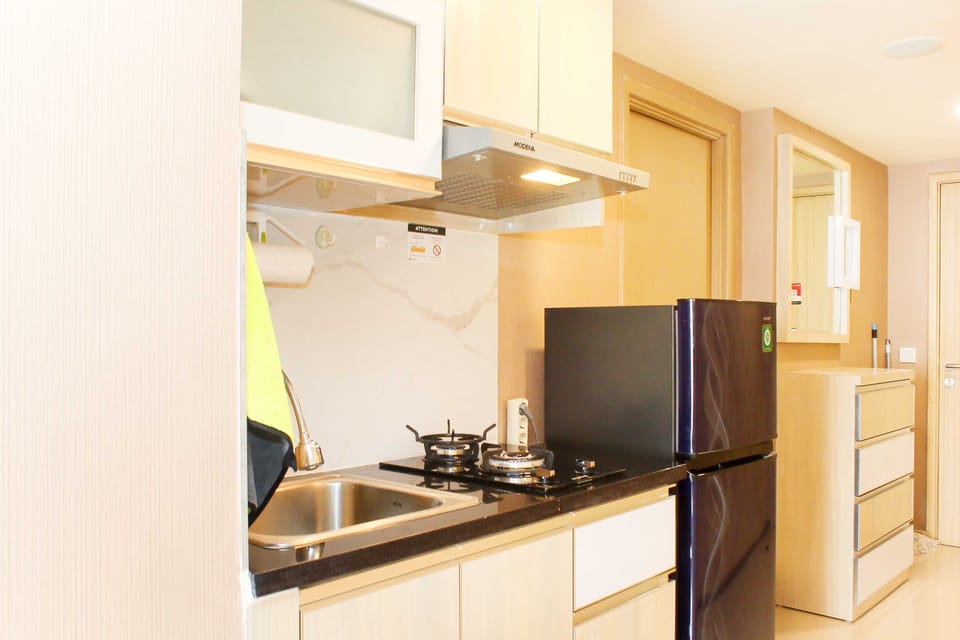 Room | Private kitchen | Fridge, stovetop, cookware/dishes/utensils