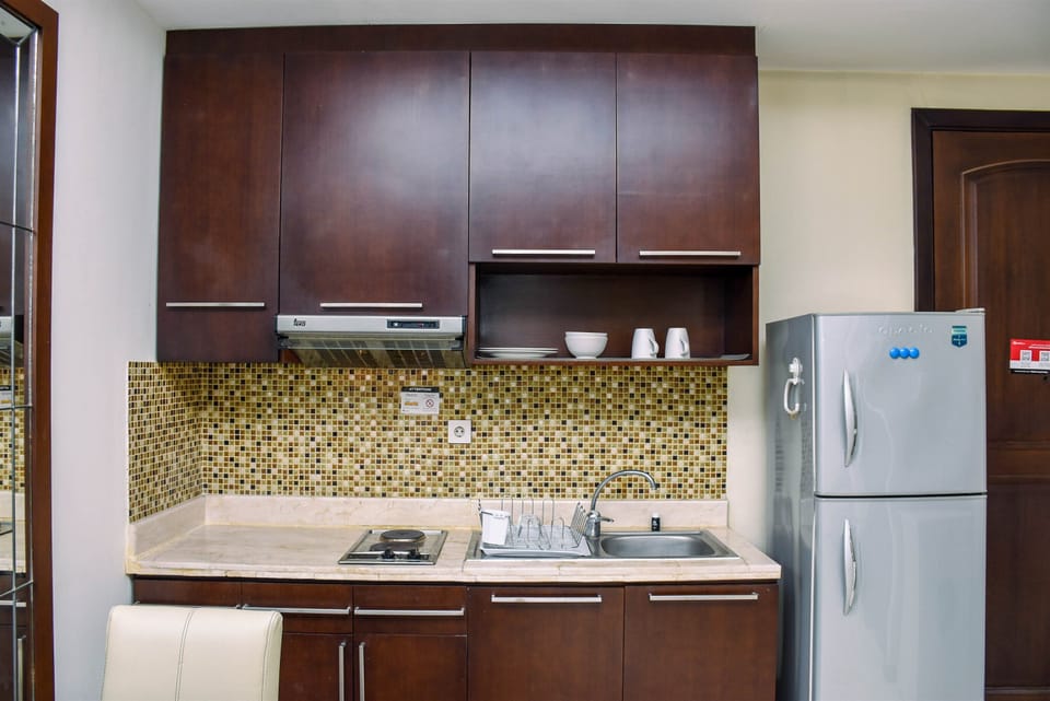 Room | Private kitchen | Fridge, stovetop, cookware/dishes/utensils