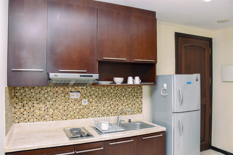 Room | Private kitchen | Fridge, stovetop, cookware/dishes/utensils