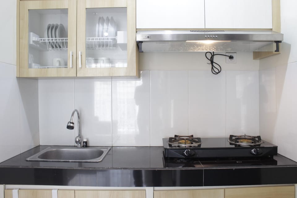 Room | Private kitchen | Fridge, stovetop, cookware/dishes/utensils