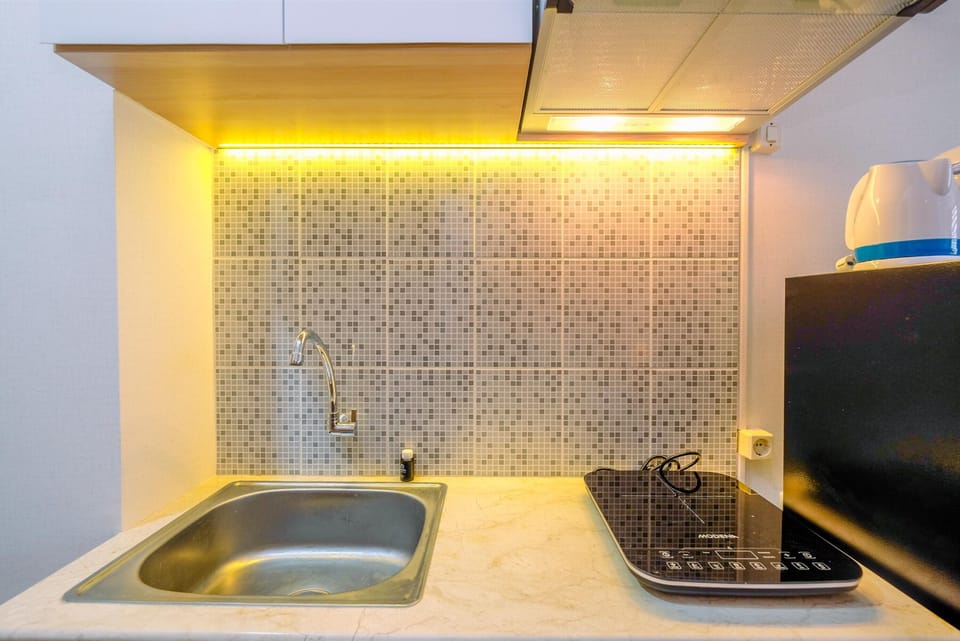 Room | Private kitchen | Fridge, stovetop, cookware/dishes/utensils