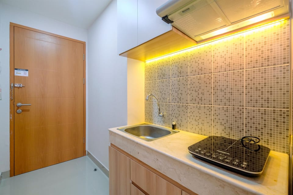 Room | Private kitchen | Fridge, stovetop, cookware/dishes/utensils