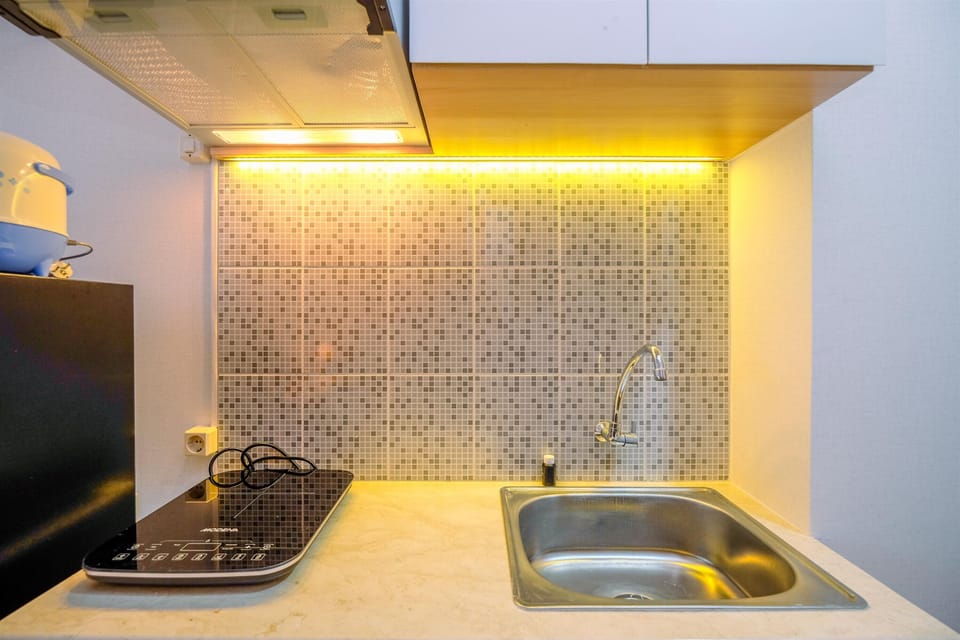 Room | Private kitchen | Fridge, stovetop, cookware/dishes/utensils