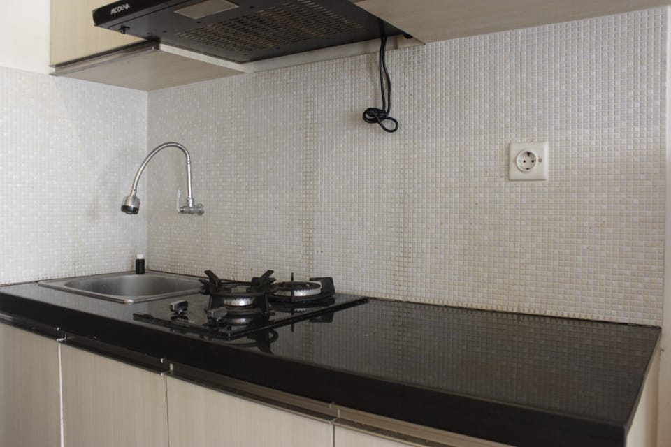 Room | Private kitchen | Fridge, stovetop, cookware/dishes/utensils