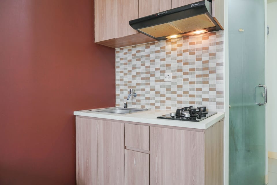 Room | Private kitchen | Fridge, stovetop, cookware/dishes/utensils