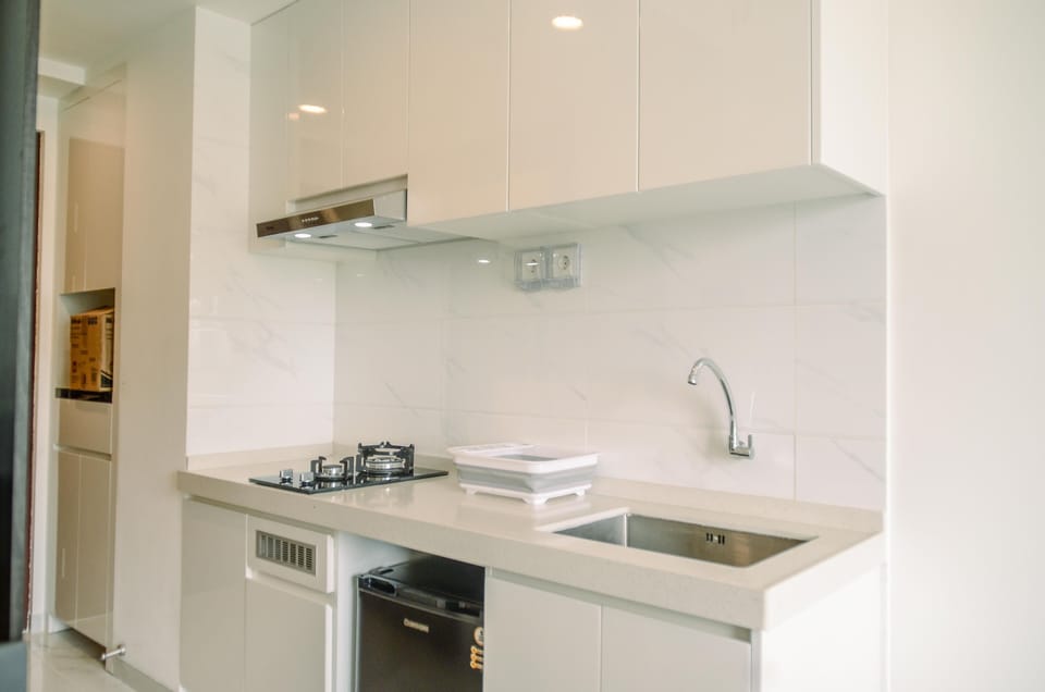 Room | Private kitchen | Fridge, stovetop, cookware/dishes/utensils