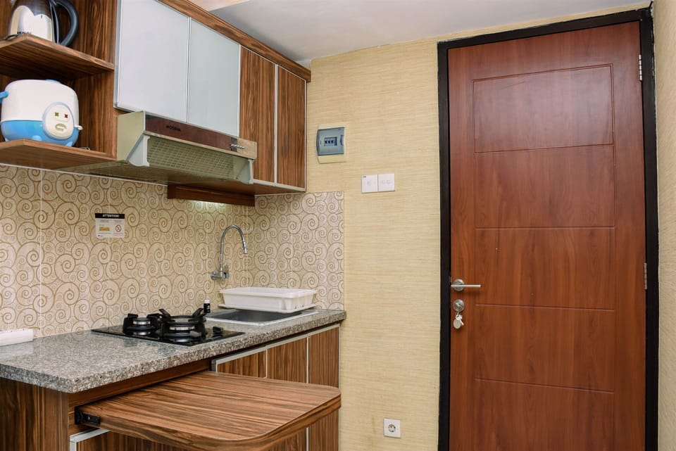 Room | Private kitchen | Fridge, stovetop, cookware/dishes/utensils