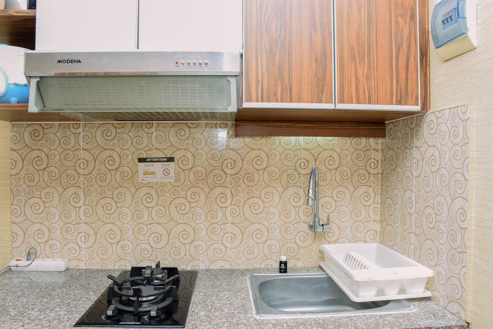 Room | Private kitchen | Fridge, stovetop, cookware/dishes/utensils