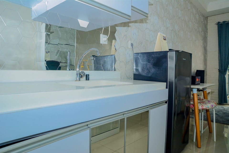Room | Private kitchen | Fridge, stovetop, cookware/dishes/utensils