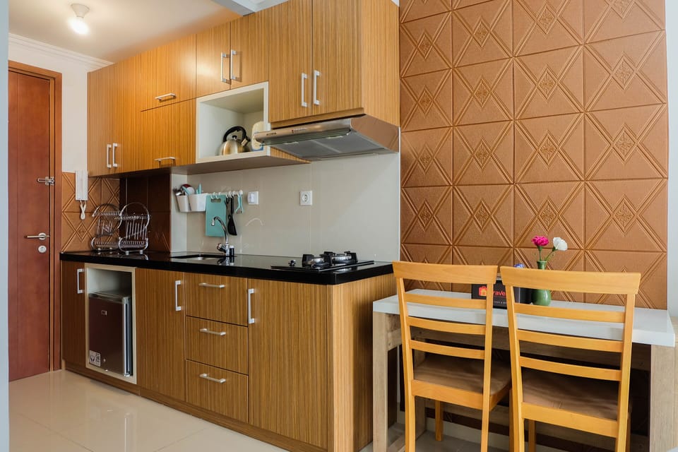 Room | Private kitchen | Fridge, stovetop, cookware/dishes/utensils