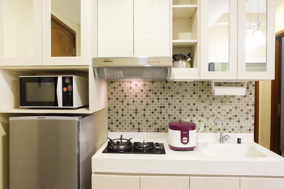 Room | Private kitchen | Fridge, stovetop, cookware/dishes/utensils