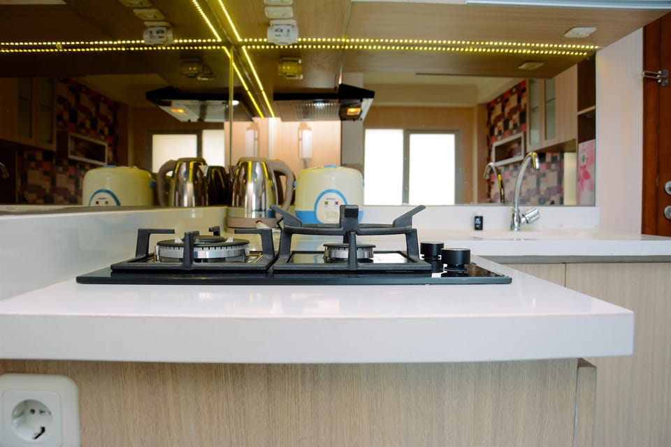 Room | Private kitchen | Fridge, stovetop, cookware/dishes/utensils