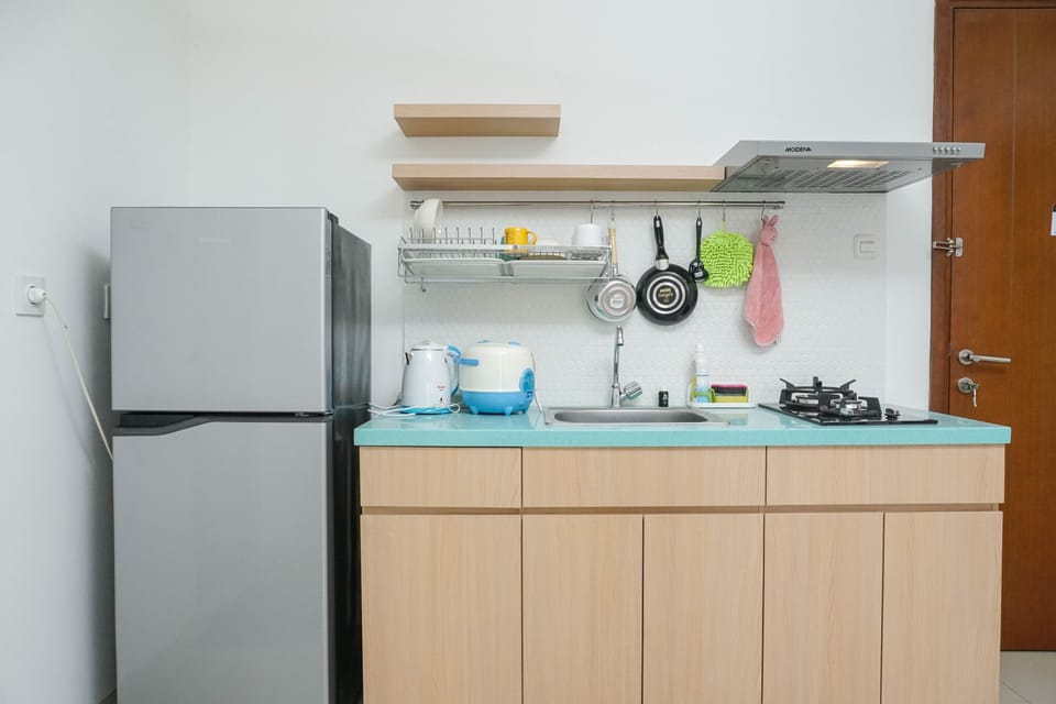 Room | Private kitchen | Fridge, stovetop, cookware/dishes/utensils