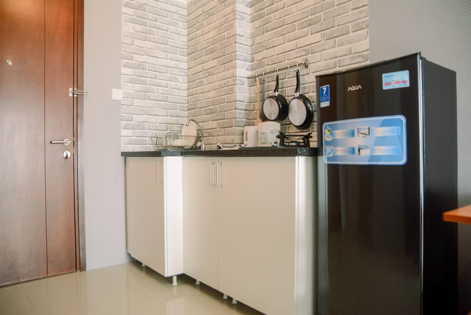 Room | Private kitchen | Fridge, stovetop, cookware/dishes/utensils