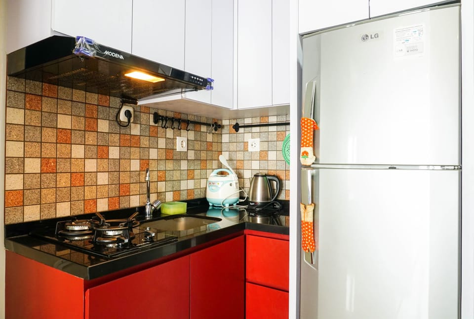 Room | Private kitchen | Fridge, stovetop, cookware/dishes/utensils