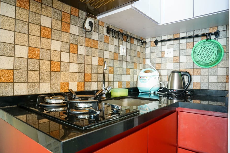 Room | Private kitchen | Fridge, stovetop, cookware/dishes/utensils