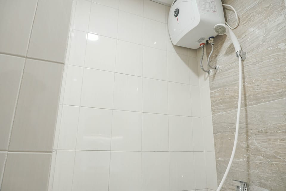 Room | Bathroom | Shower, free toiletries, towels