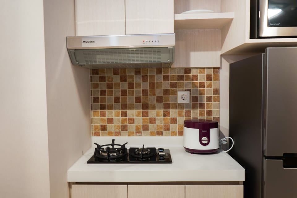 Room | Private kitchen | Fridge, stovetop, cookware/dishes/utensils