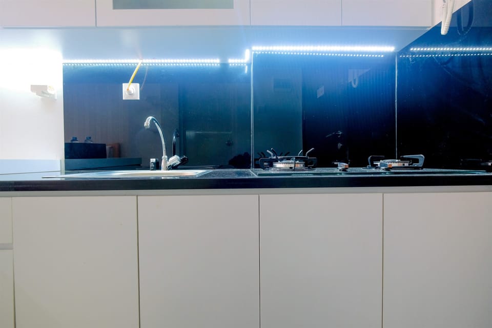 Room | Private kitchen | Fridge, stovetop, cookware/dishes/utensils