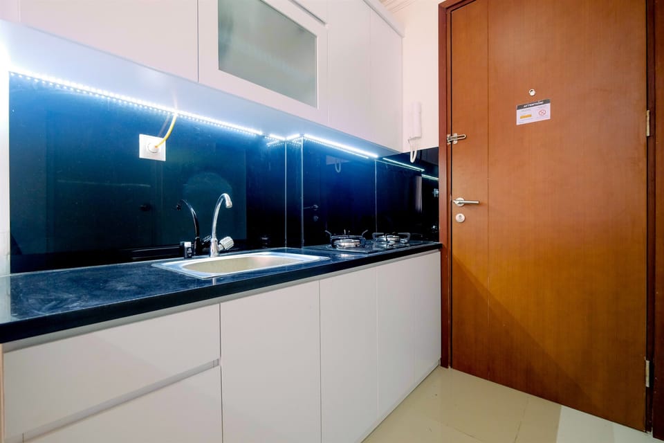 Room | Private kitchen | Fridge, stovetop, cookware/dishes/utensils