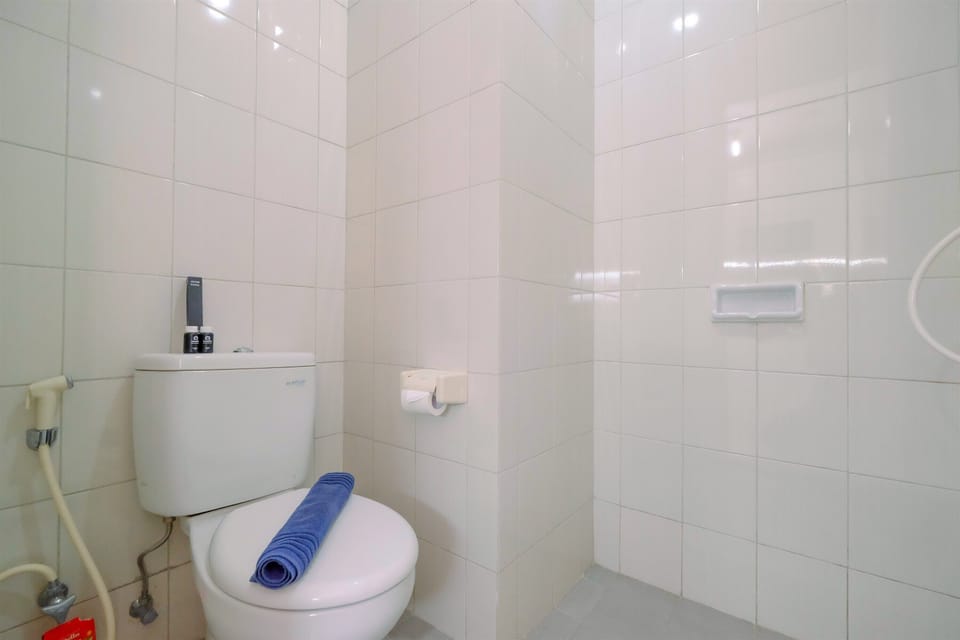 Room | Bathroom | Shower, free toiletries, towels