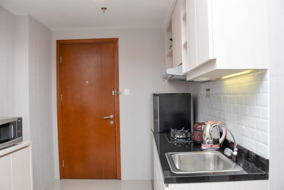 Room | Private kitchen | Fridge, stovetop, cookware/dishes/utensils