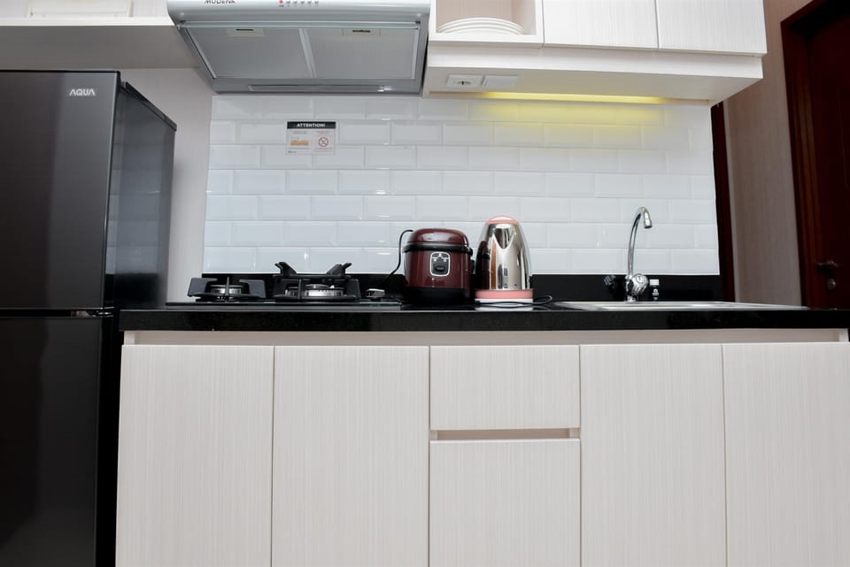 Room | Private kitchen | Fridge, stovetop, cookware/dishes/utensils