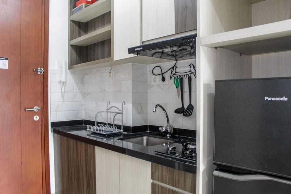 Room | Private kitchen | Fridge, stovetop, cookware/dishes/utensils