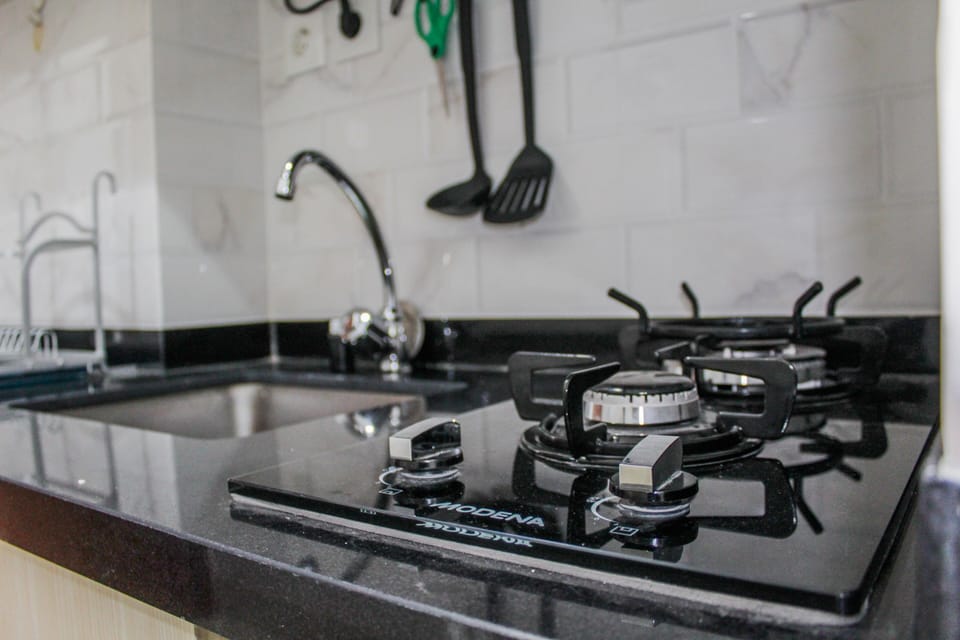 Room | Private kitchen | Fridge, stovetop, cookware/dishes/utensils