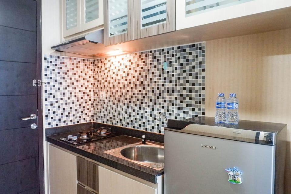 Room | Private kitchen | Fridge, stovetop, cookware/dishes/utensils