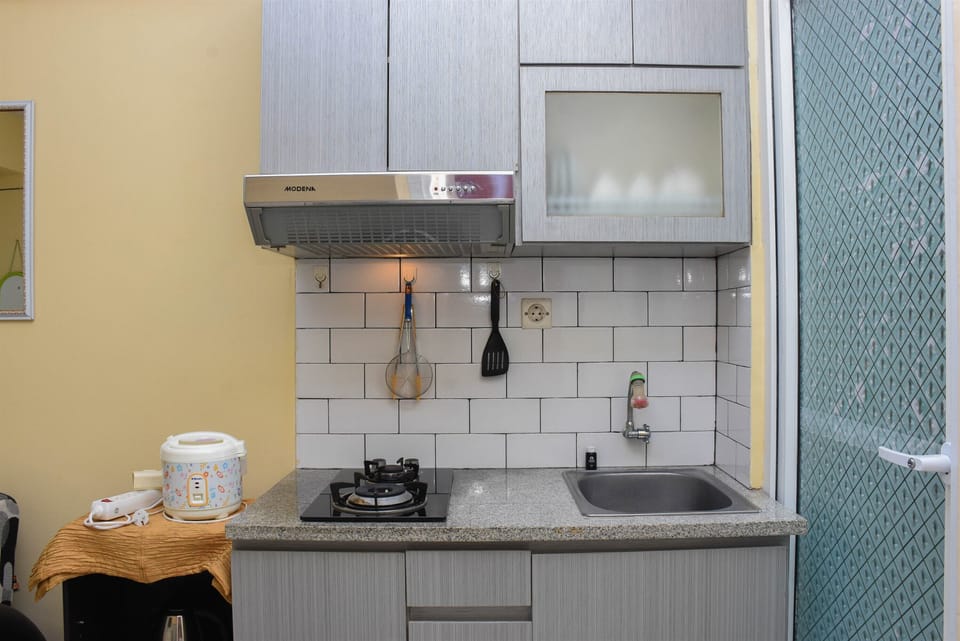 Room | Private kitchen | Fridge, stovetop, cookware/dishes/utensils