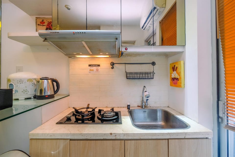 Room | Private kitchen | Fridge, stovetop, cookware/dishes/utensils