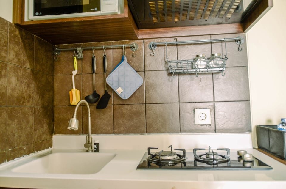 Fridge, stovetop, cookware/dishes/utensils
