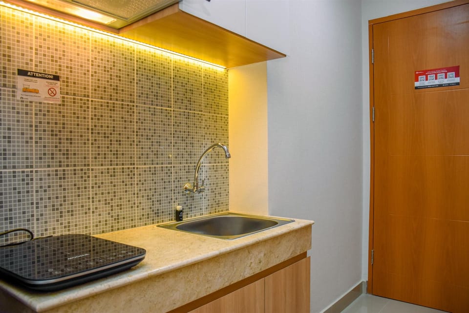 Room | Private kitchen | Fridge, stovetop, cookware/dishes/utensils