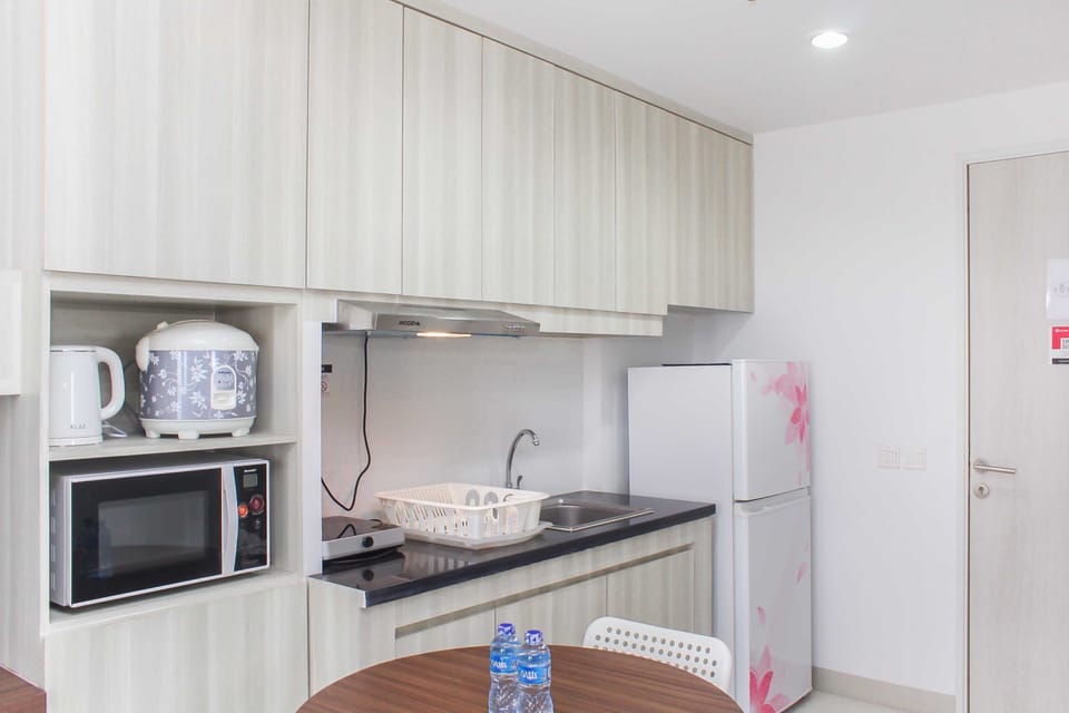 Room | Private kitchen | Fridge, stovetop, cookware/dishes/utensils