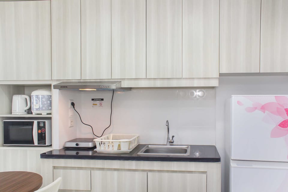 Room | Private kitchen | Fridge, stovetop, cookware/dishes/utensils