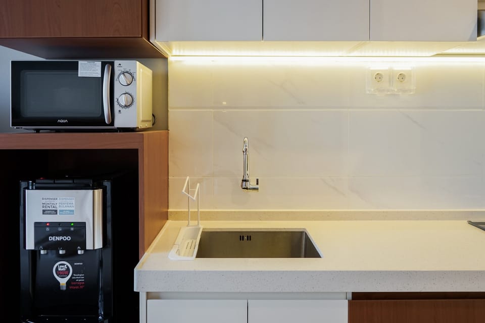 Room | Private kitchen | Fridge, stovetop, cookware/dishes/utensils