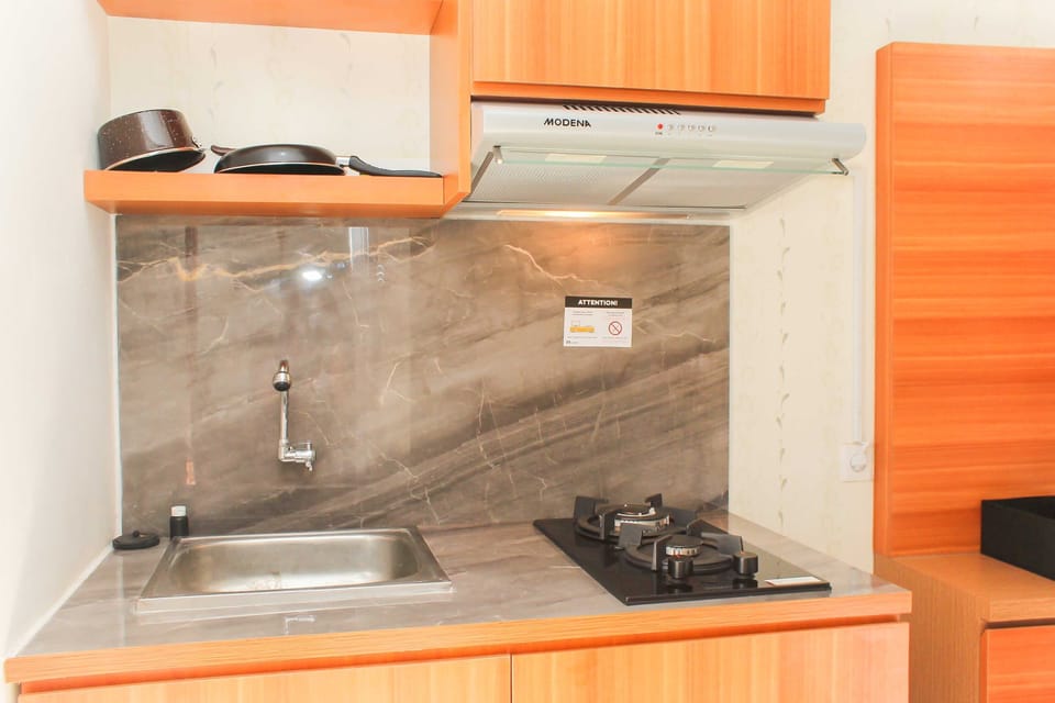 Room | Private kitchen | Fridge, stovetop, cookware/dishes/utensils