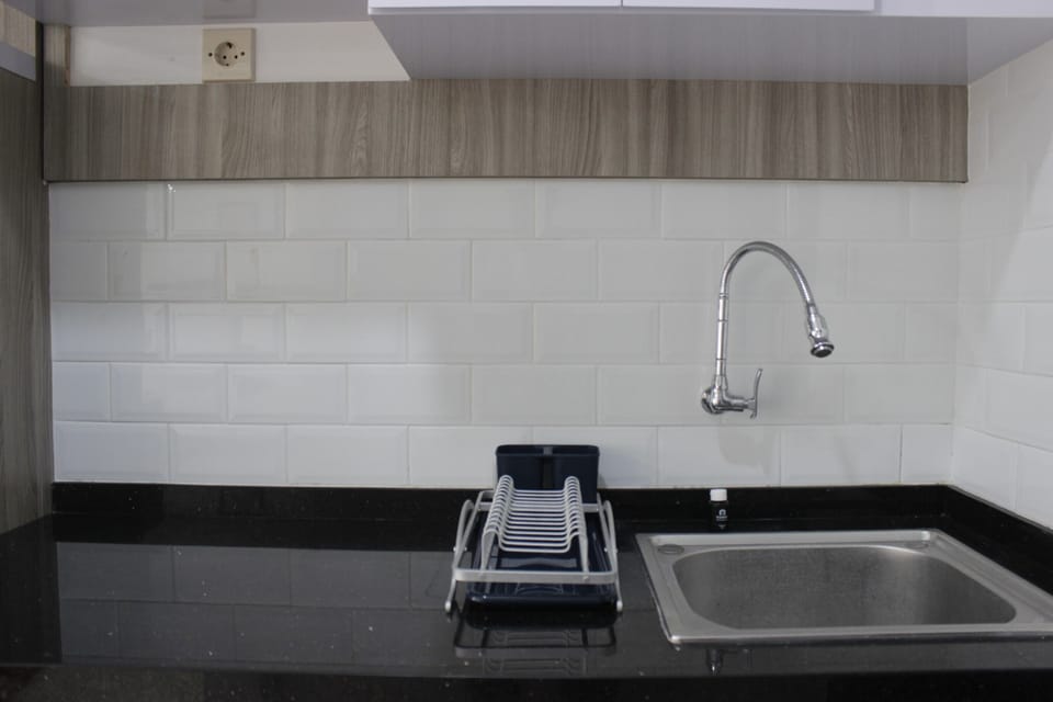 Room | Private kitchen | Fridge, stovetop, cookware/dishes/utensils